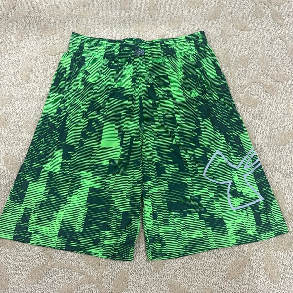 Youth Under Armour‎ Shorts. Athletic Material. Green and Black design. Youth XL.